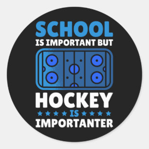 Skolan är viktig, men hockey är viktig för runt klistermärke