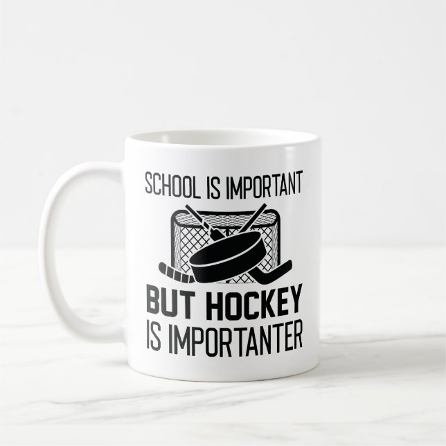 Skolan är viktig, men hockey är viktig kaffemugg (Vänster)
