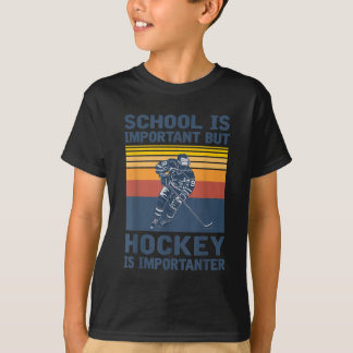 Skolan är viktig, men hockey är viktig t shirt