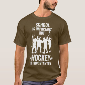 Skolan är viktig, men Hockey är viktig. T Shirt
