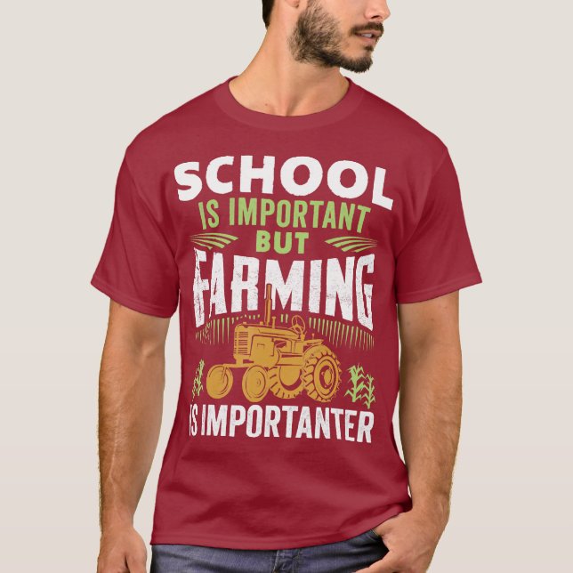 Skolan är viktig, men jordbruket är viktigt t shirt (Framsida)