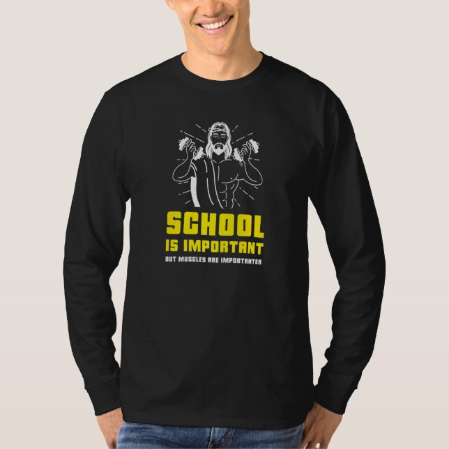 Skolan är viktig men musklerna är viktiga bo t shirt (Framsida)
