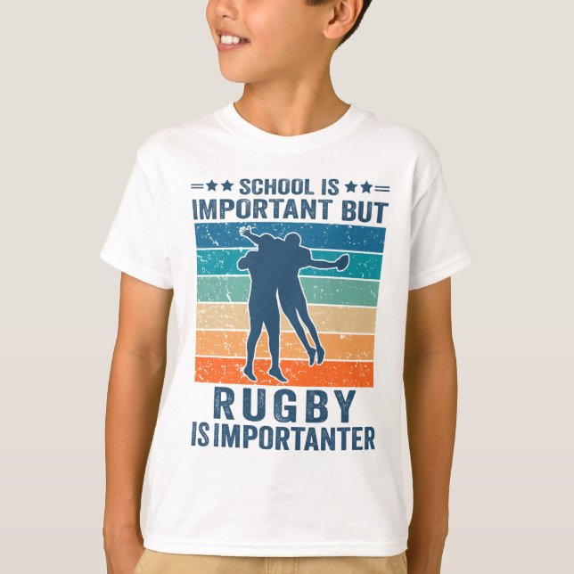 Skolan är viktig men Rugby är viktig T Shirt (Framsida)
