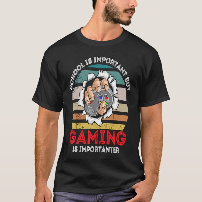 Skolan är viktig, men spel är viktigt 3 t shirt (Framsida)