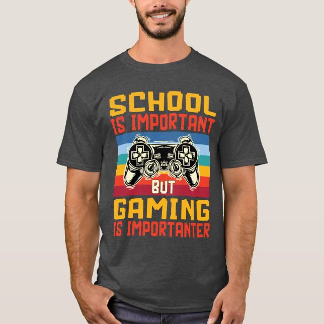 Skolan är viktig, men spel är viktigt Nerd T Shirt (Framsida)