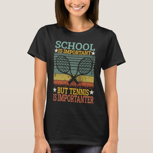 Skolan är viktig men tennis är viktig Chri T Shirt (Framsida)