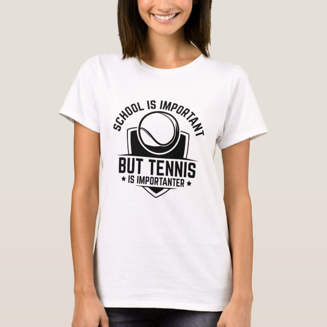 Skolan är viktig, men tennis är viktig t shirt (Framsida)