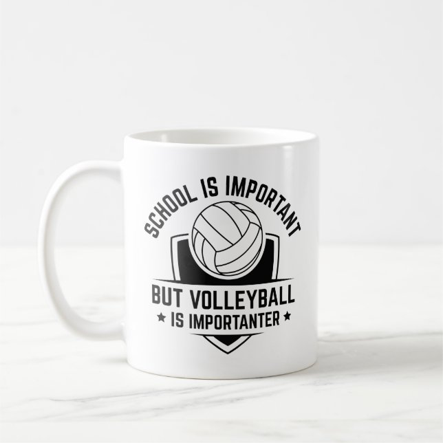 Skolan är viktig, men Volleyball är viktigt Kaffemugg (Vänster)