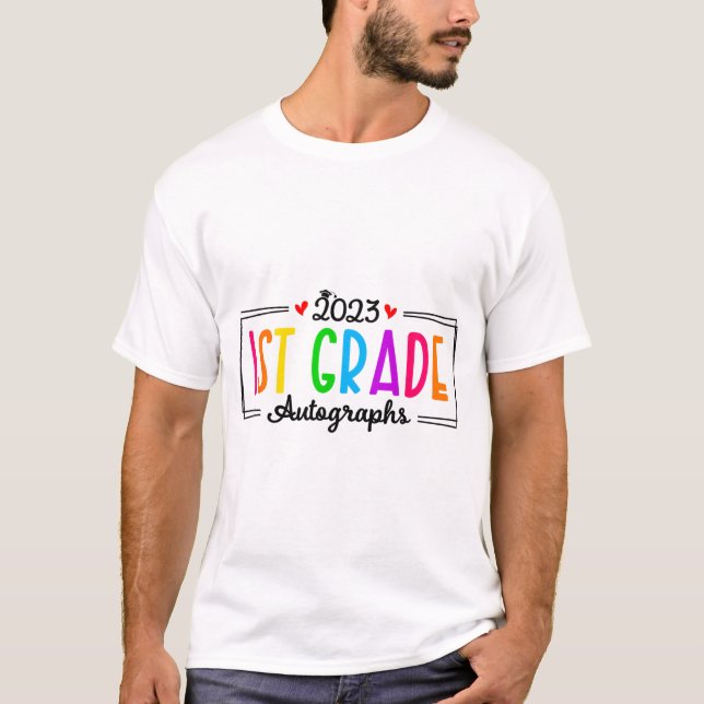 Skolans dag 2023, autografi 1:a Klass Studenten T Shirt (Framsida)