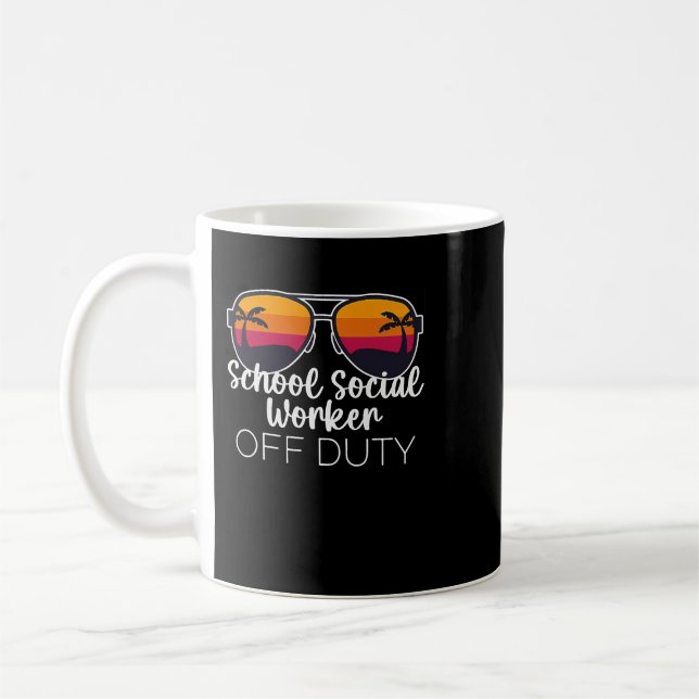 Skolarbetare i Social utanför Sunglass Beach Sol Kaffemugg (Vänster)
