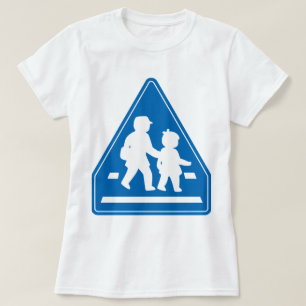 Skolbarn som passerar >> Japanskt trafiktecken T-shirt