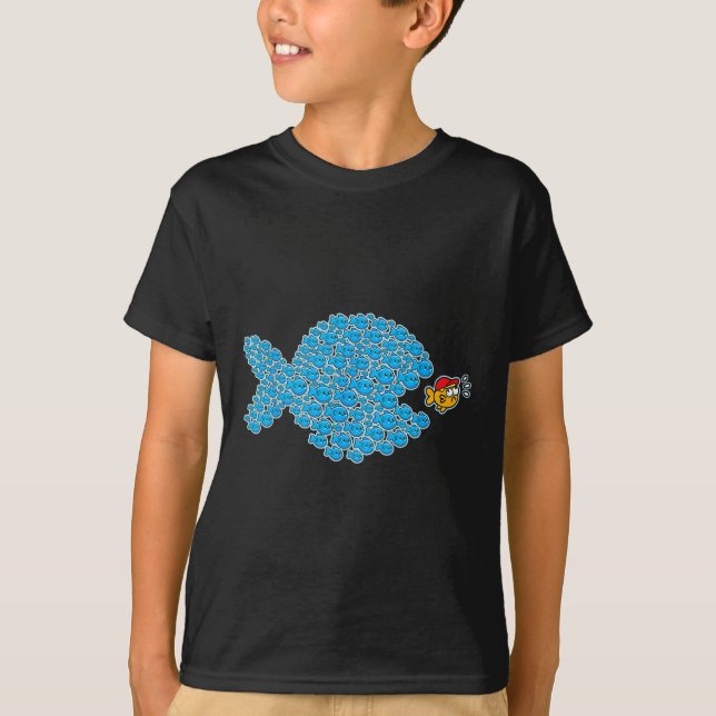 Skolblåa fiskar som ska få Orange fisk i rött T Shirt (Framsida)