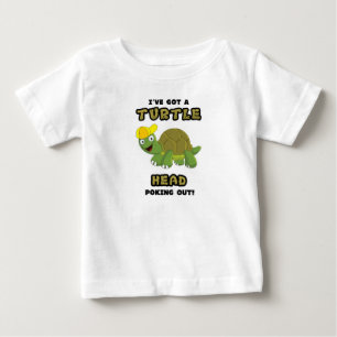 Sköldpaddahuvud som ut petar t-shirt