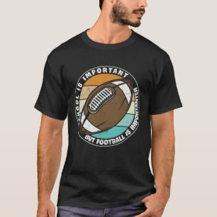 SKOLEN ÄR VIKTIG, MEN FOTBOLL ÄR VIKTIGT T SHIRT