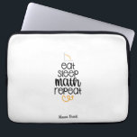 Skolpresenten i personligen Funny Math student Laptop Fodral<br><div class="desc">Den här konstiga "Eat Ssov Math Repeat"-utformningen är perfekt för studenter av hela klass! Kan vara personlig med din barn. Underbar för Back to school,  Barn födelsedagspresent och andra helgdagar.</div>