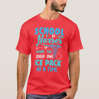 Skolsköterskor som räddar världen en ispackning i t shirt