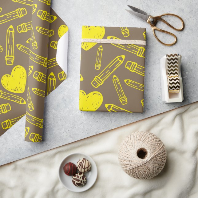 Skolsömlös omslagning Papper: Hjärt och blyertspen Presentpapper (Hantverk)