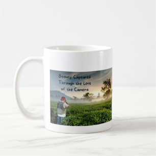 Skönhet fångad genom kamerans lens kaffemugg