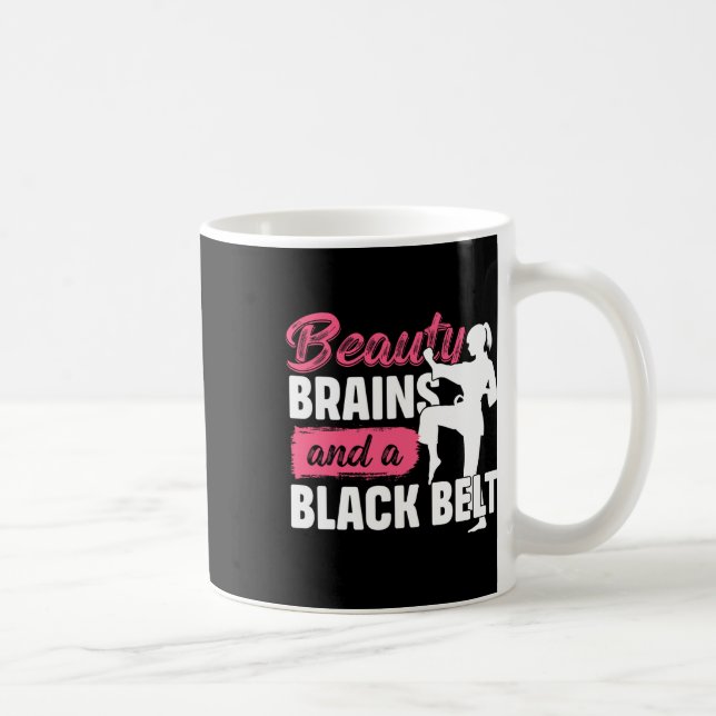 Skönhet Hjärnor Och Ett Svart Bälte Kampsport Kara Kaffemugg (Höger)