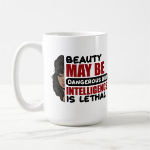 Skönhet kanske är farligt, men intelligens är dödl kaffemugg