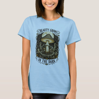 Skönhet växer i det gamla svampens mörker t shirt
