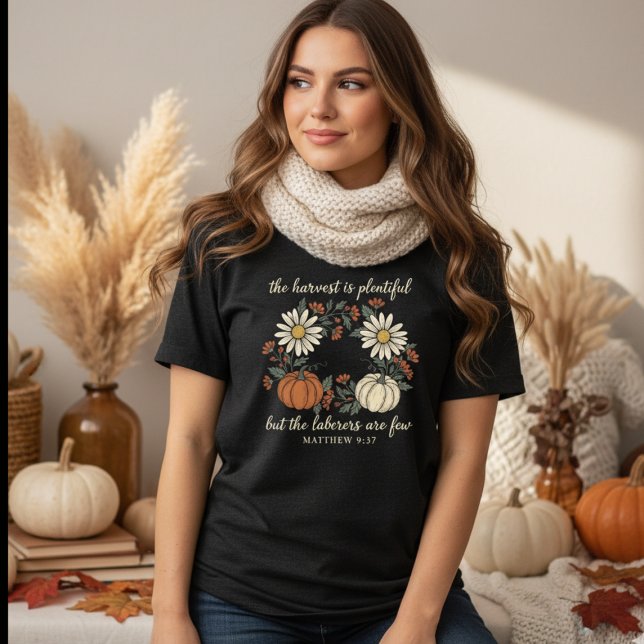 Skörden är riklig | Retro Christian T Shirt (Faith-filled fall retro Christian design with Matthew 9:37 – perfect for Thanksgiving & harvest.)