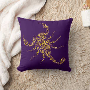 Skorpipsdesign med bohemisk elegans kudde