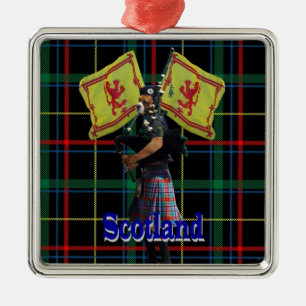 Skotsk piper på tartan julgransprydnad metall