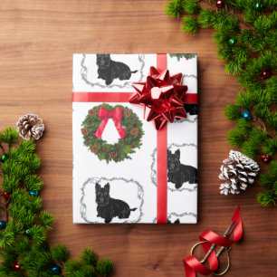 Skotsk terrier med julkrans presentpapper