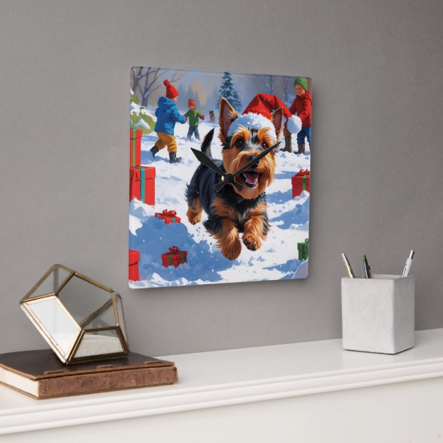 Skotsk terrier som springer i snö med julhatt fyrkantig klocka (Kontor)