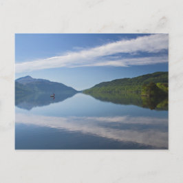 Skottland - Lonely boat on Loch Lomond-vykort Vykort