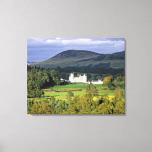 Skottland, Tayside, Blair Castle. I en smaragdgrön Canvastryck