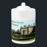 Skottlands Finlaystone House, Cunningham Klan<br><div class="desc">Tyst bask i ditt skotska Cunningham-arv med en kuppa som tryckts in i den här tekannan med ett foto av det stora hus som din klan kallade hem för generation. Finlaystone House bortser från floden Clyde, nära byn Langbank i Inverclyde-området och det historiska grevskapet Renfrewshire. Den kan hyras ut för...</div>