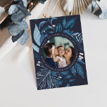Skräckande | Vattenfärg Botaniskt Hanukkah Photo Julkort<br><div class="desc">Elegant Hanukkah-fotokort innehåller ett favoritfoto omgivet av lush blue botanical foliage och små vita bär. Anpassa med en Julhälsningar anpassningsbar (visas med "önskat ljus,  fred och kärlek") och namn böjdes runt bilden. Lägg till ytterligare fyra bilder i baksidan,  tillsammans med året.</div>