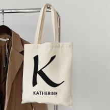 Skräddarsydd monogramväska som present till henne,