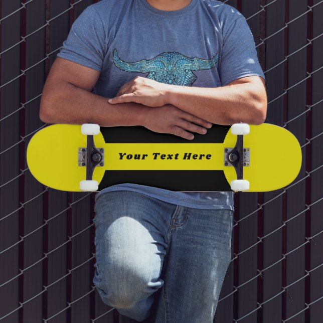 Skräddarsydd text skateboard i gul med svart desig (Utomhus 3)