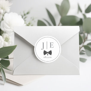 Skräddarsytt Svart Bow Tie Bröllop Initialer ID109 Runt Klistermärke