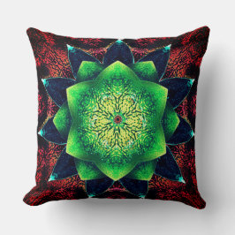 Skrämfärgad, grå, grön blomma över rött kudde