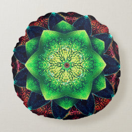 Skrämfärgad, grå, grön blomma över rött rund kudde