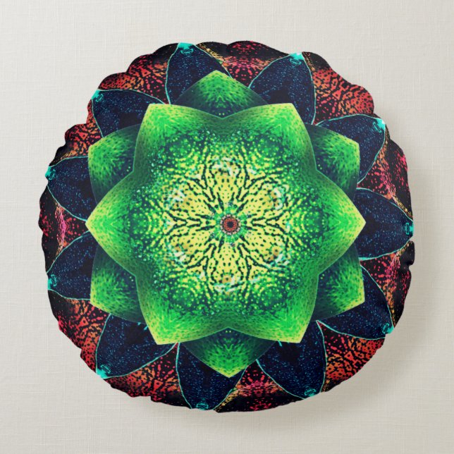 Skrämfärgad, grå, grön blomma över rött rund kudde (Framsidan)