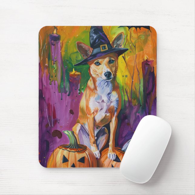 Skrämmande Basenji Halloween-häxa och pumpa Musmatta (Med mus)