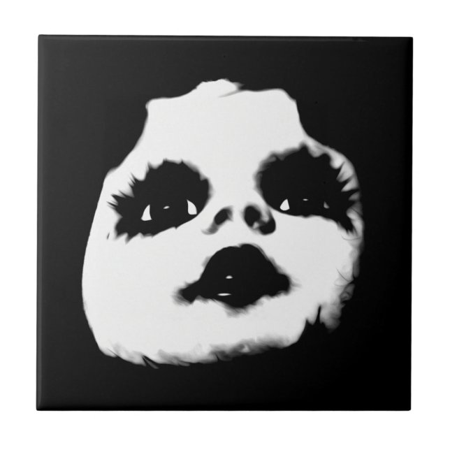 Skrämmande dockansikte kakelplatta (Framsidan)