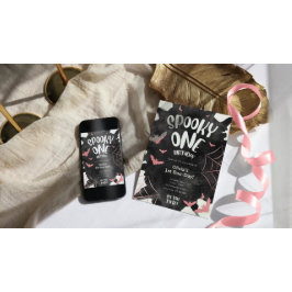 Skrämmande ett års födelsedag med rosa fladdermöss helg vykort