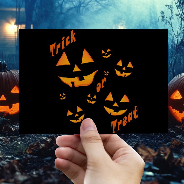 Skrämmande glöd: Jack-O'-Lantern & Bus eller godsa Vykort (Skapare uppladdad)