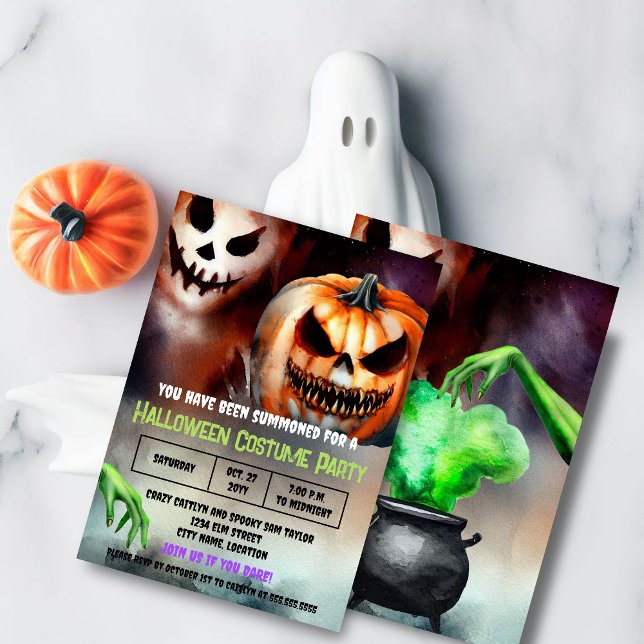 Skrämmande Halloween-kostymfestinbjudan Inbjudningar (Spooky and scary Halloween invitation with an evil pumpkin, ghost and witch's hand.  BOO!)