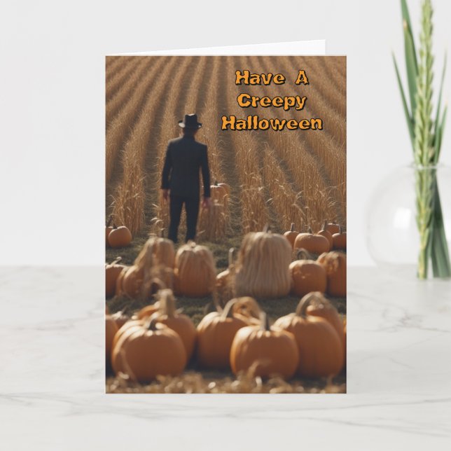 Skrämmande Halloween-man i ett majsfält Kort (Framsida)
