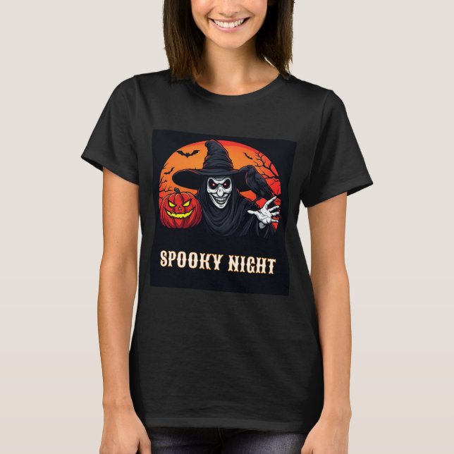 Skrämmande häxa med pumpa och kråkmagi 🎃 t shirt (Framsida)