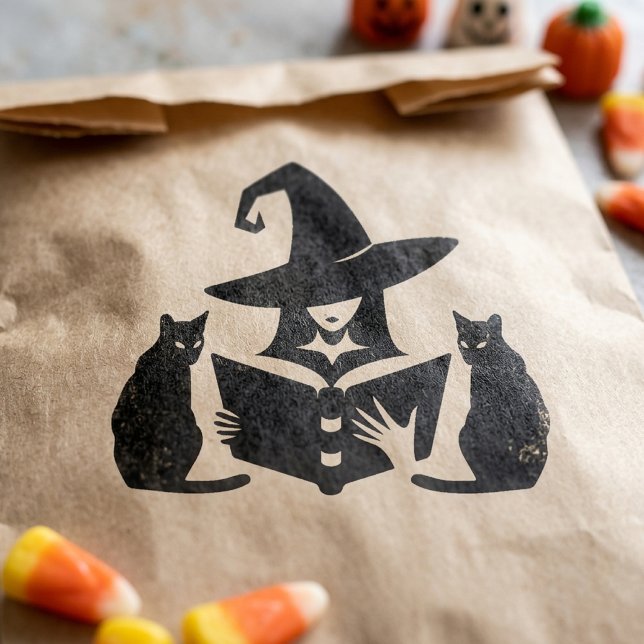 Skrämmande häxa som läser bok svart katt Halloween Stämpel (Skapare uppladdad)