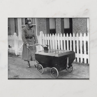 Skrämmande kvinna med gasmaska krigs fotografi vykort