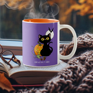 Skrämmande lila söt svart katt Halloween-pumpa Två-Tonad Mugg
